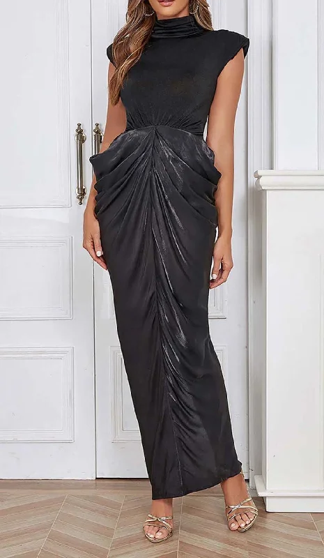 RUCHED OFF SLEEVE MAXI DRESS IN BLACK Stylish V-Neck Maxi Dress