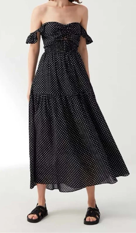 V-NECK CUTOUT MAXI DRESS IN BLACK Trendy V-Neck Maxi Dress