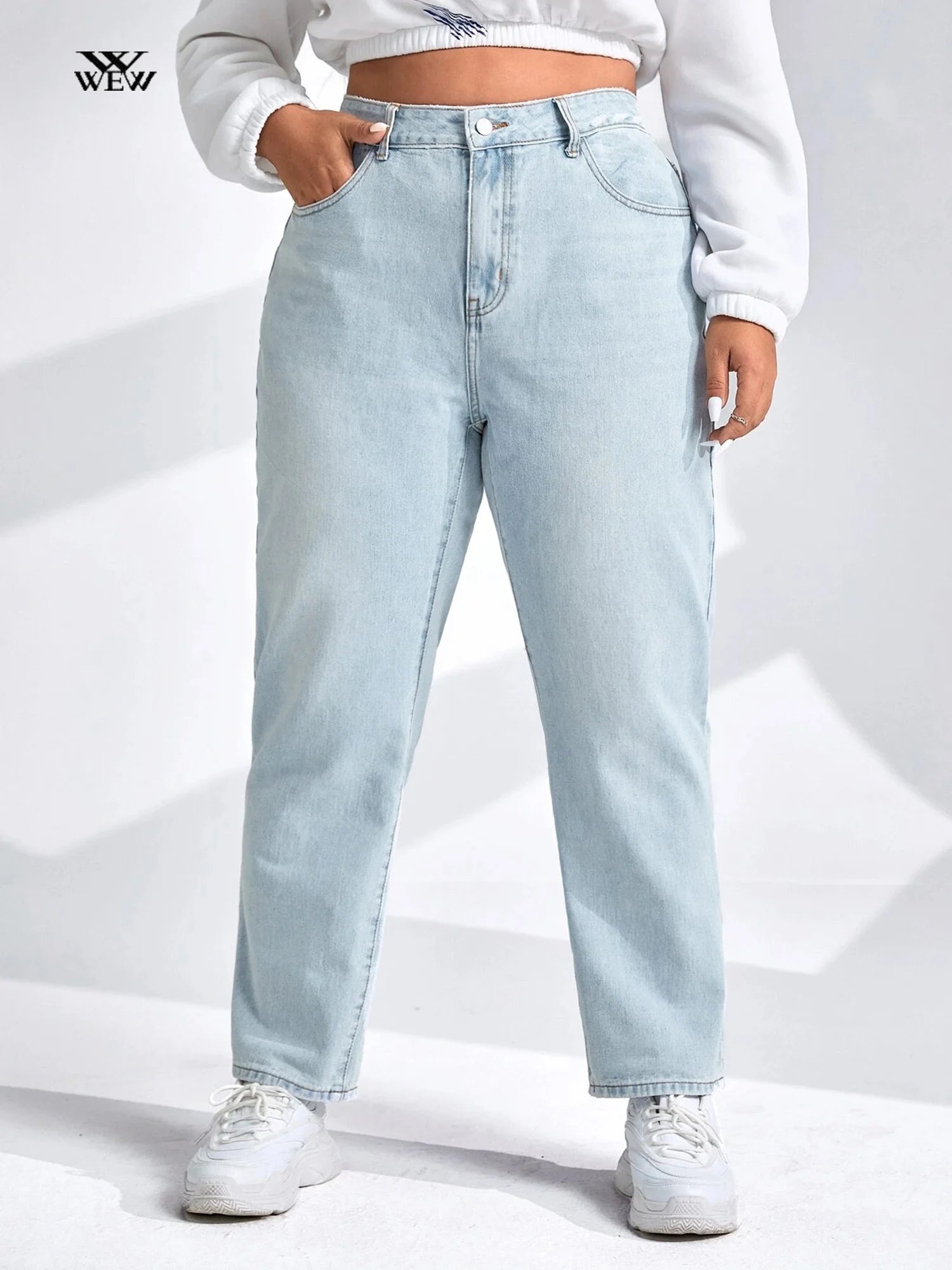 Plus Size Tapered Women Jeans High Waist Light Bule Washing Full Length Jeans Stylish Cargo Style Jeans