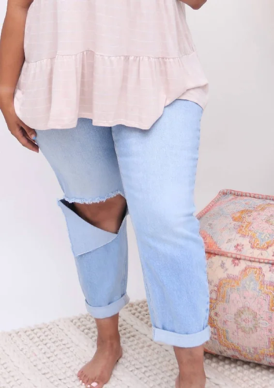 The Savannah Jeans In Light Wash Stylish High-Waisted Denim